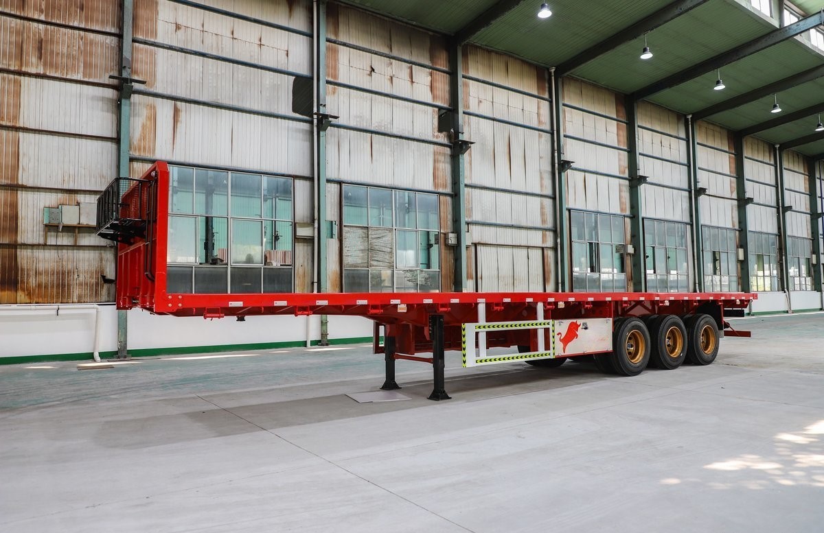 Versatile 80t Removable Flat Bed Equipment Trailer For Excavators And Heavy Machinery