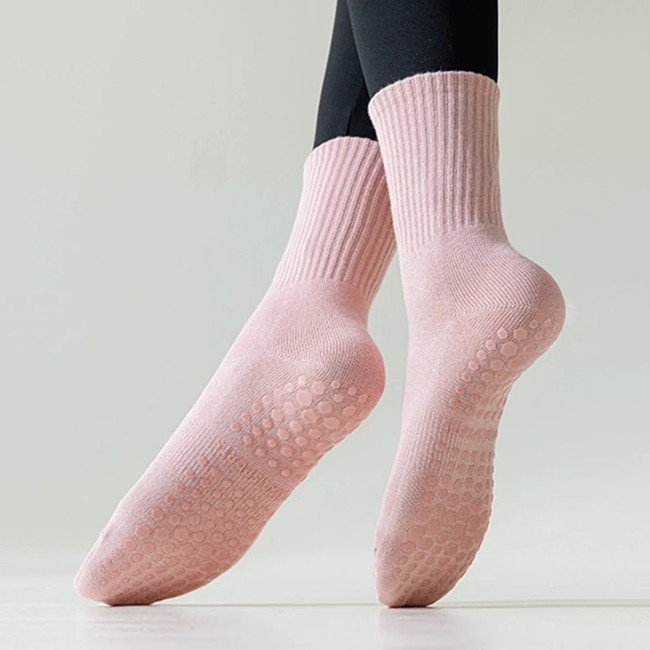 Breathable Cotton Non Slip Yoga Socks Sports Yoga Pilates Crew Grip Socks Customized