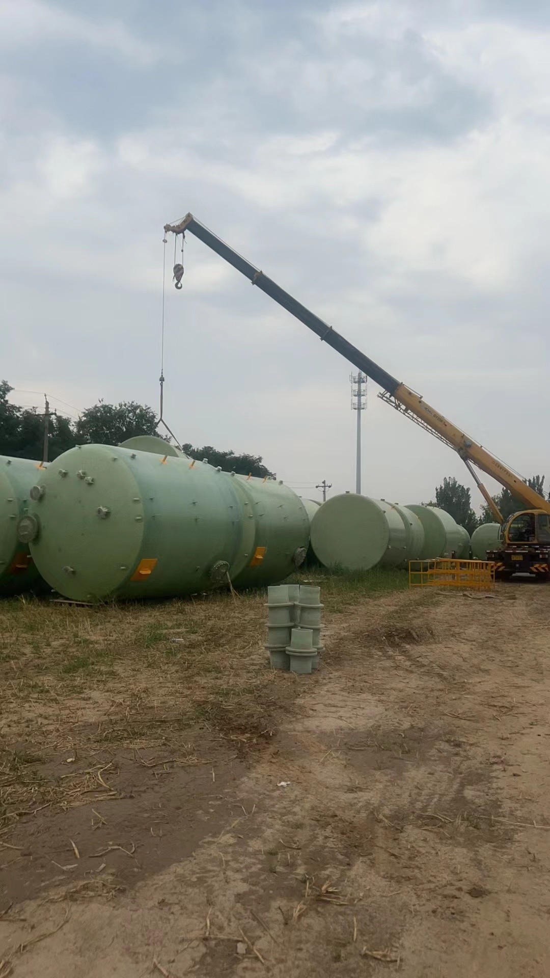 Cylindrical Large Capacity Vertical FRP Water Tank For Water Reservoir