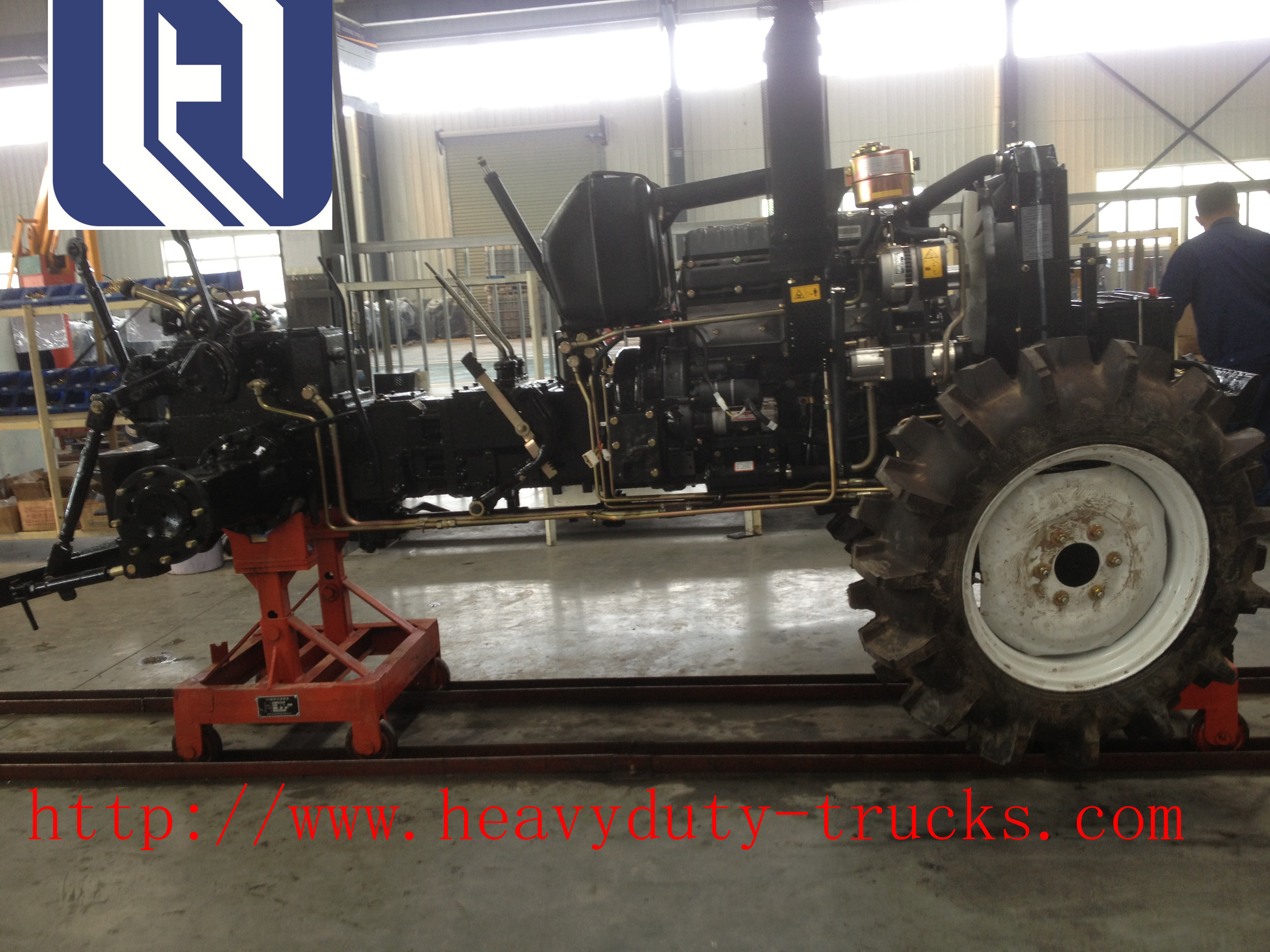 New Designed 4 Wheel Drive Lawn Tractor / Farm Four Wheel Tractor 30 Hp