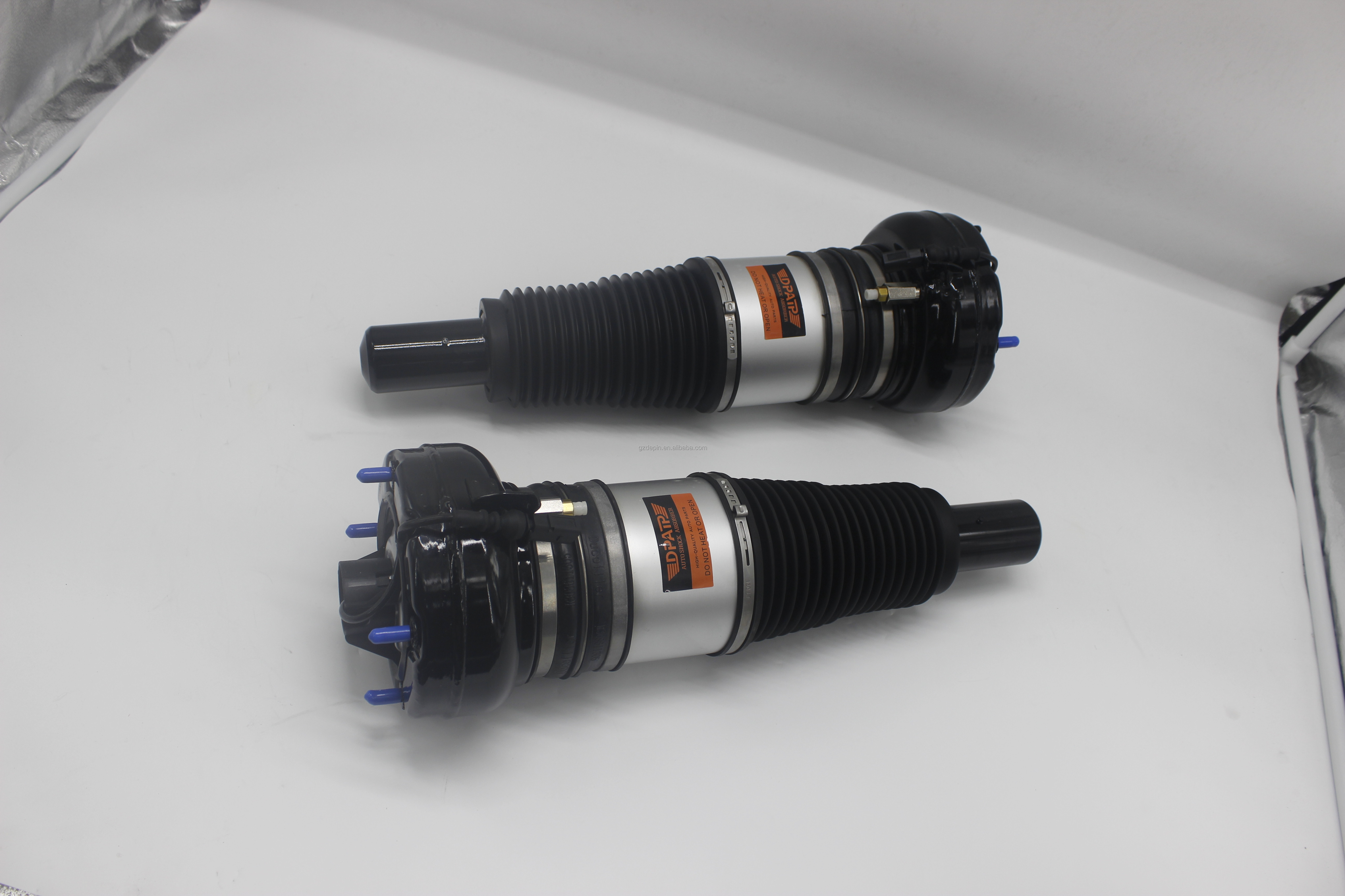 OE NO. 95B616039E Front Air Shock Kits Absorber Strut for Porsche Cayenne Audi Q7