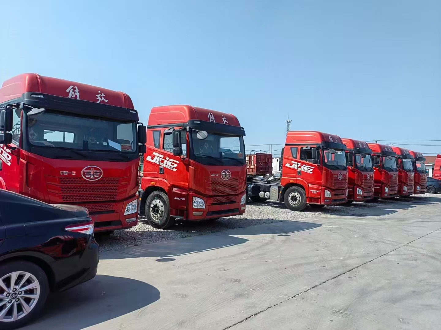 Used Tractor Truck Head FAW Jiefang Trailer Truck JH6 Model Low Mileage 2020 Year Fuel Efficient Engine