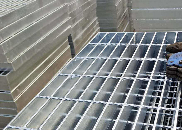 Serrated 303/30/100 Galvanized Grating Park Platform And Pedestrian Corridor