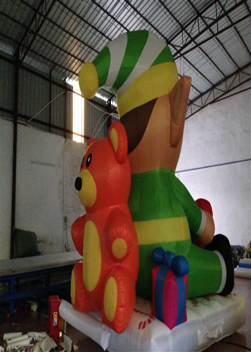 Lovely Cartoon Inflatable Christmas Decorations Pear 3.5 X 2.5 X 4m Fire Resistance