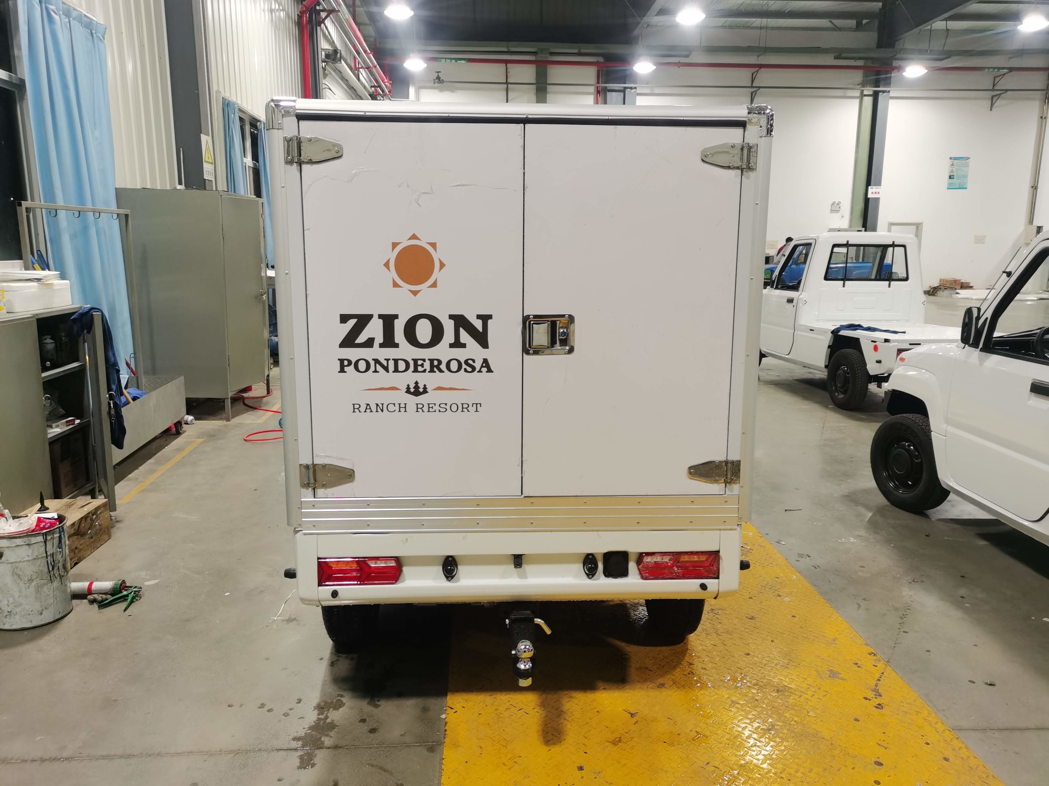 Electric Truck Pickup Cargo Vehicle Closed Cargo Box Lead Acid Batteries Mission Pickup