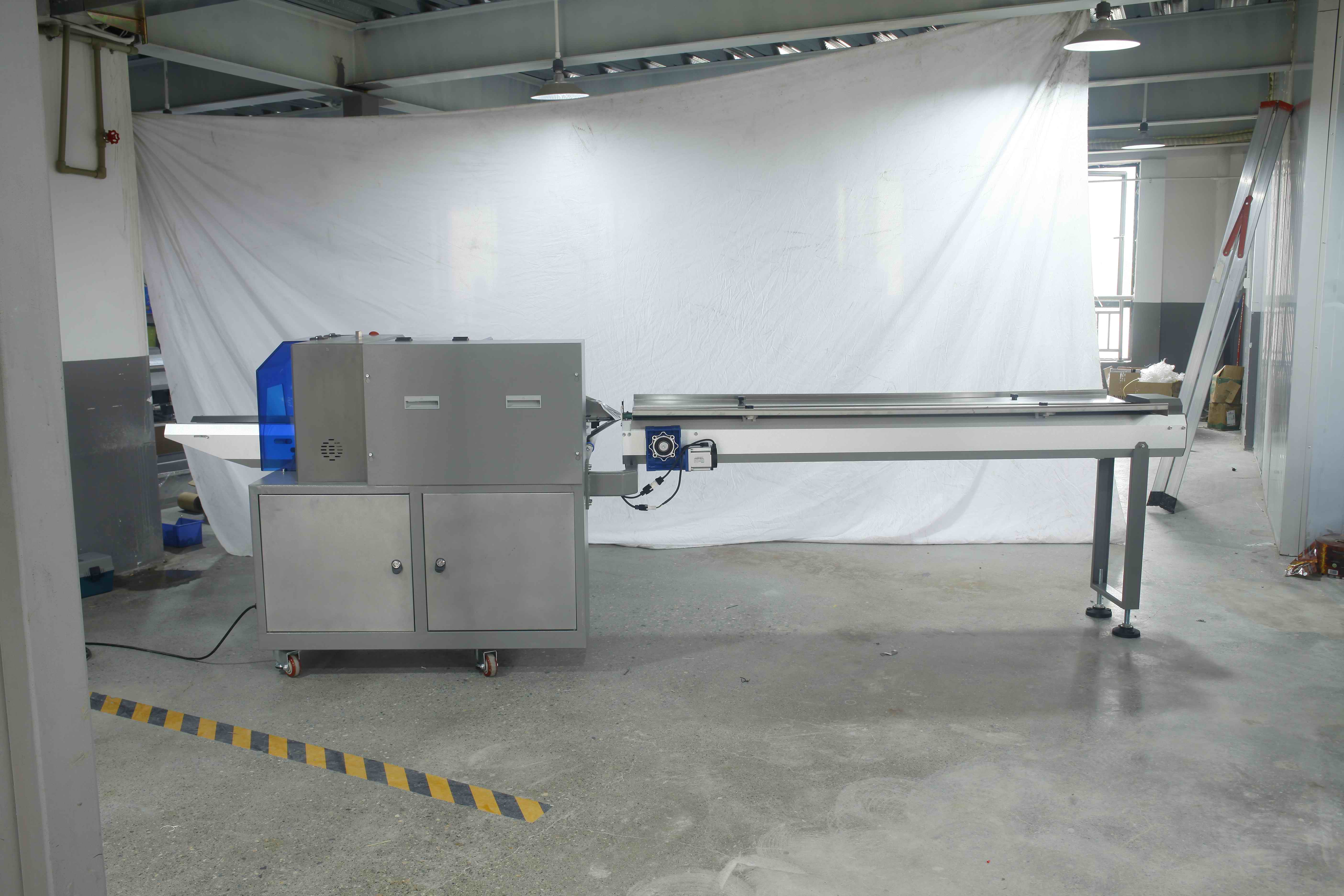 Fully automatic horizontal wrapping flow pack packing machine ice cream lolly popsicle packaging machine