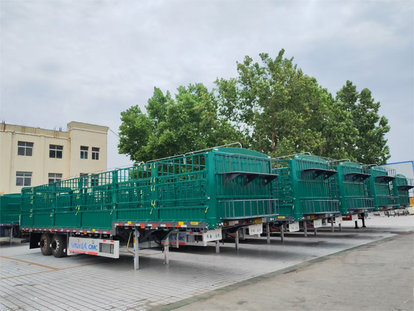 CIMC Factory Direct steel material mechanical suspension 2/3 Axle 40 Feet Sidewall Multi Purpose Cargo Bulk Fence Semi Trailer