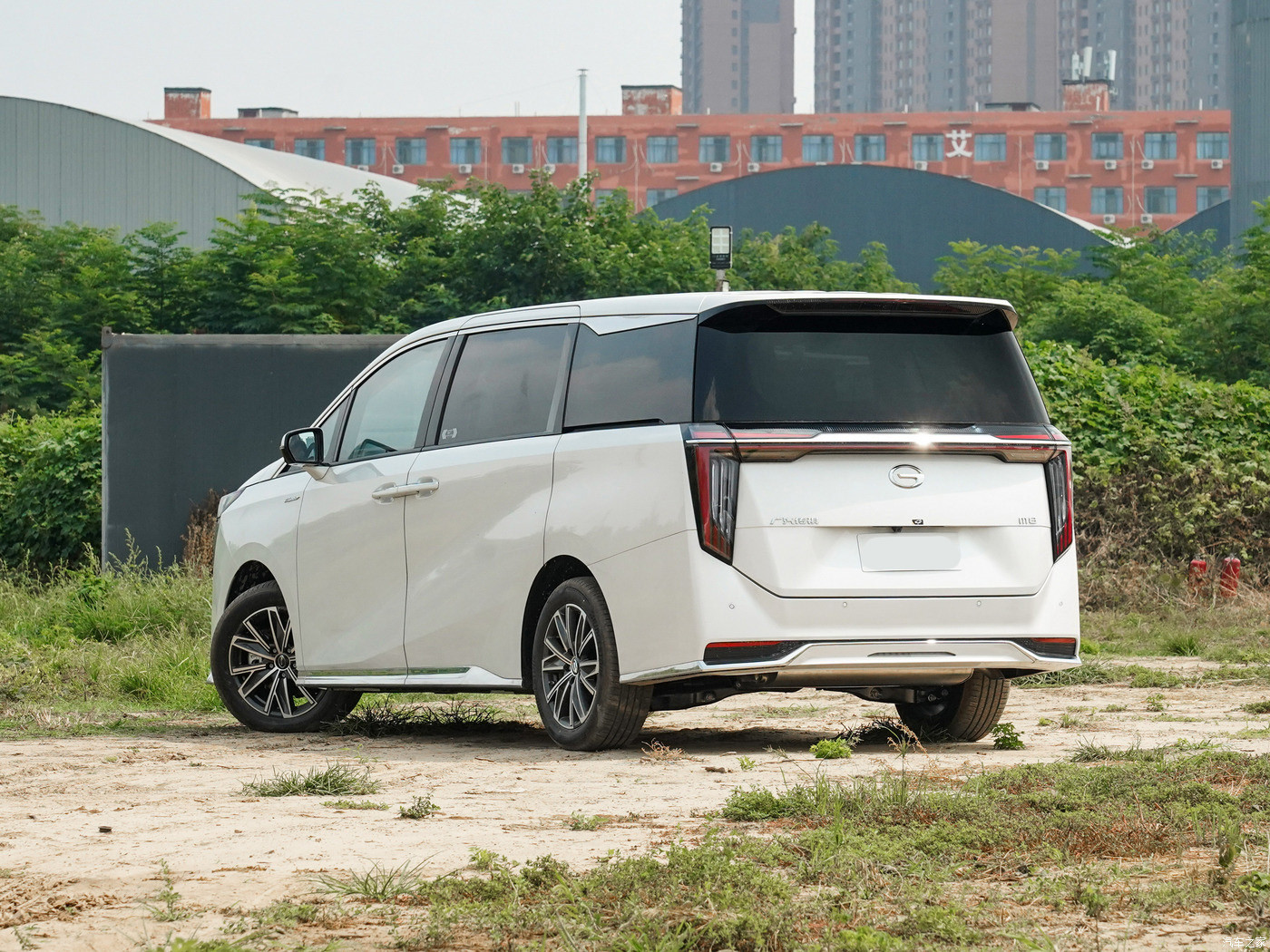 Multi Functional Petrol MPV Cars Customized Luxury Medium And Large Size