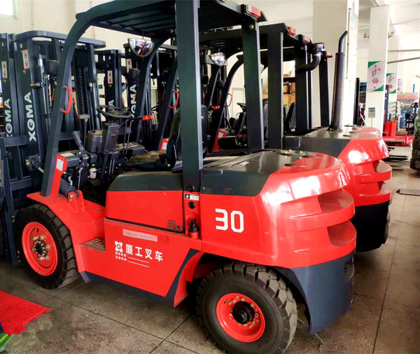 Anti Slip 3 Stage Mast Forklift , High Reach Forklift Diesel XinChai Engine
