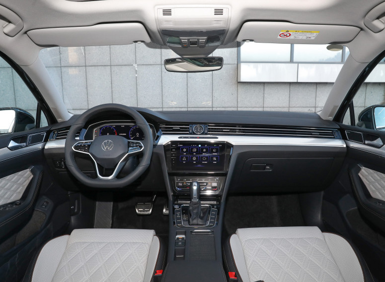 Volkswagen Magotan 2023 2 million commemorative edition 330TSI DSG Flagship model