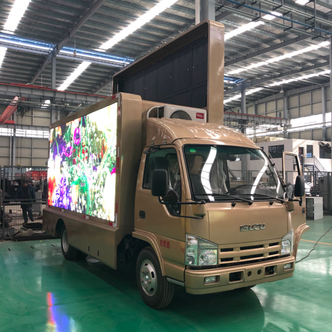 Isuzu 4×2 P6 Digital LED Billboard Truck 192*192mm 3 Sides High Brightness