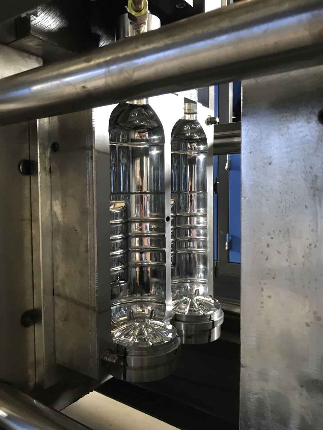 2022 LG2B-6L Plastic Juce Bottle Making Machine with Measurement of Heater 2180x600x1380 mm