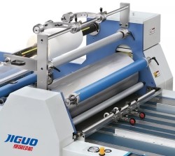 JIGUO FMZ-920 Semi Automatic Flute Laminator Pre Coating Laminating Machine