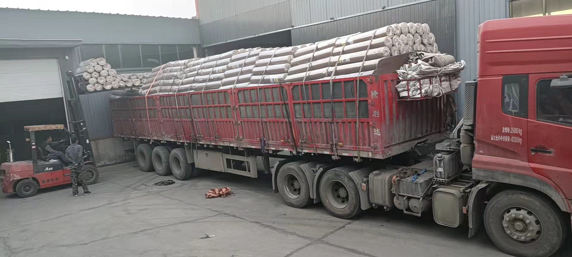 China Supplier High Quality Hot Dipped Galvanized Razor Barbed Wire Concertina Wire Fence Price Per Meter