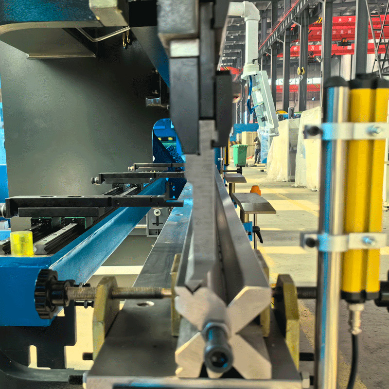 Hydraulic Press Brake Sheet Metal Processing Bending Machine Customizable High Efficiency
