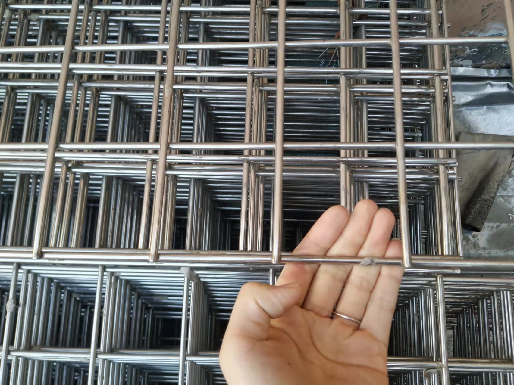 8x0.5m 1mm 304 Stainless Steel Welded Wire Mesh Panel Square Hole