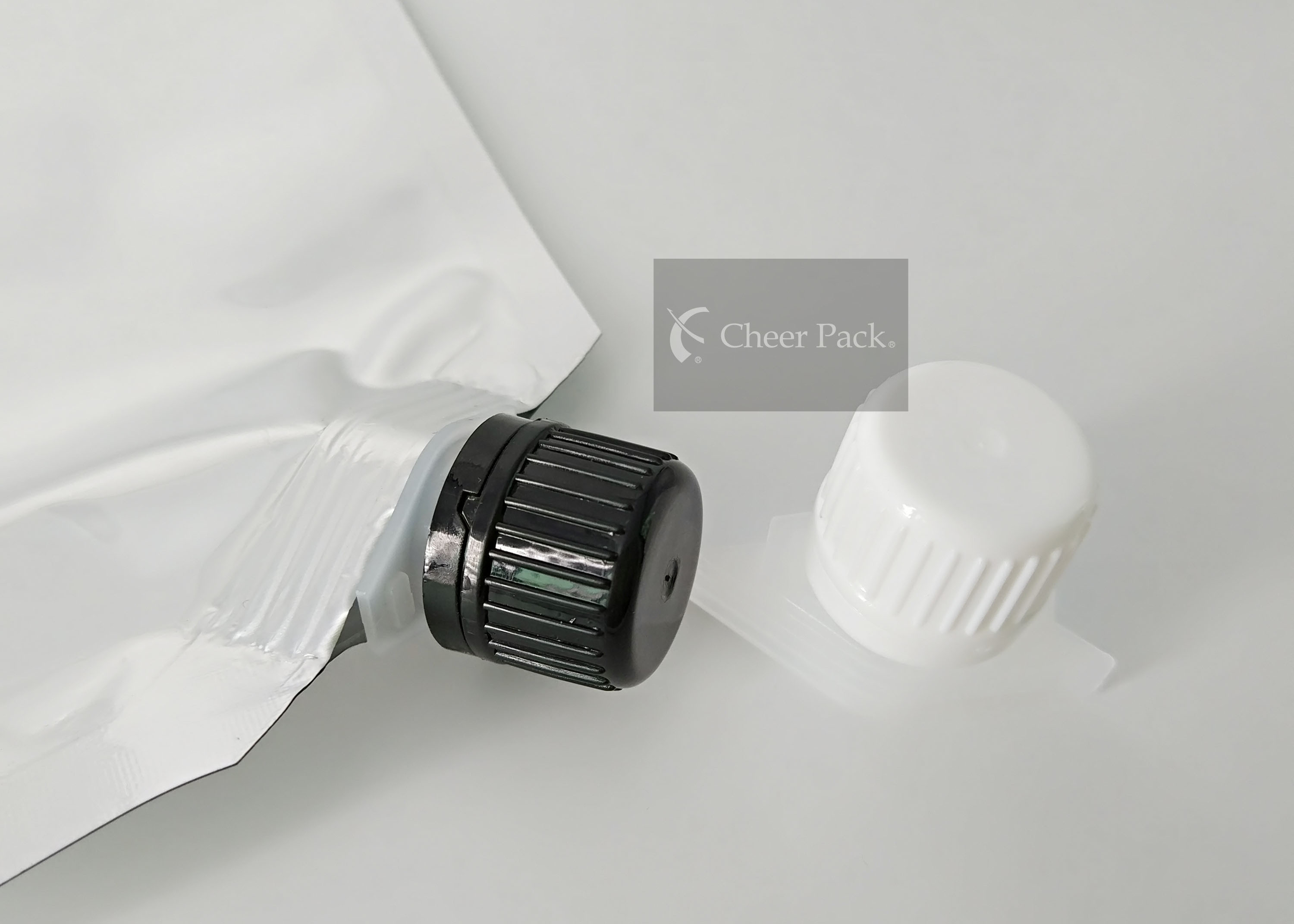 Black / White Twist Top Cap For Plastic Laundry Liquid Bag , Size Customized