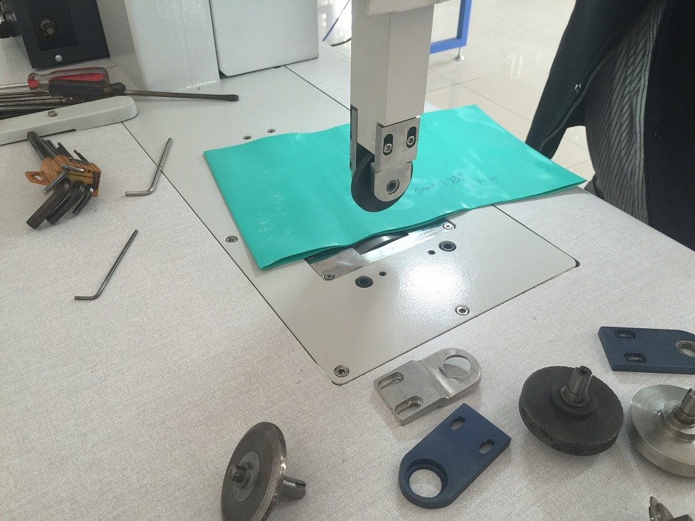 35Khz Ultrasonic Cutter And Ultrasonic Sealing Machine