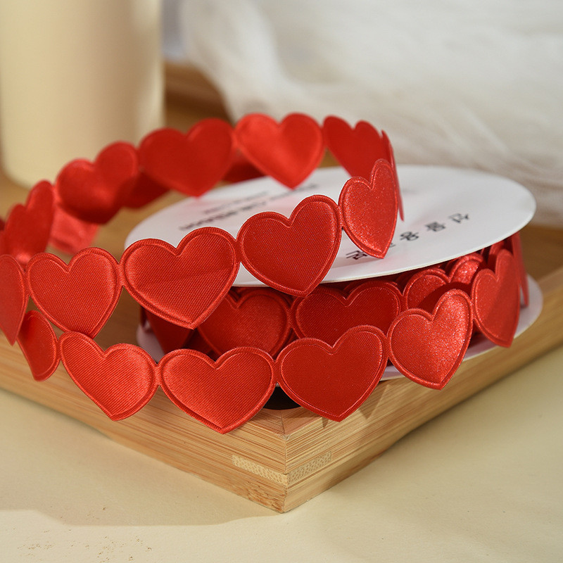 1.5cm*9m 2.5cm*9m Heart Shape Valentine's Day Polyester Gift Ribbon For Luxury Gift Packaging