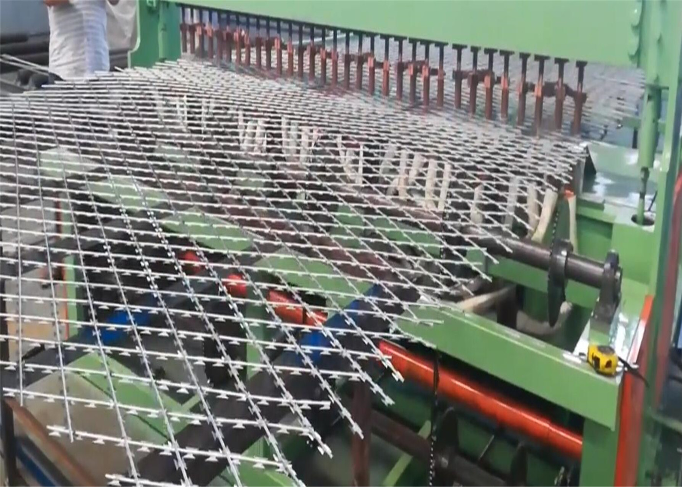 Welded Steel Razor Wire Mesh Panel Fence 75 × 150mm