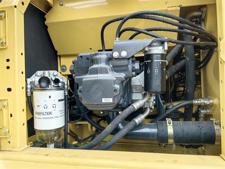 Komatsu PC200 Excavator with Only 790 Working Hours and Original Hydraulic Cylinder