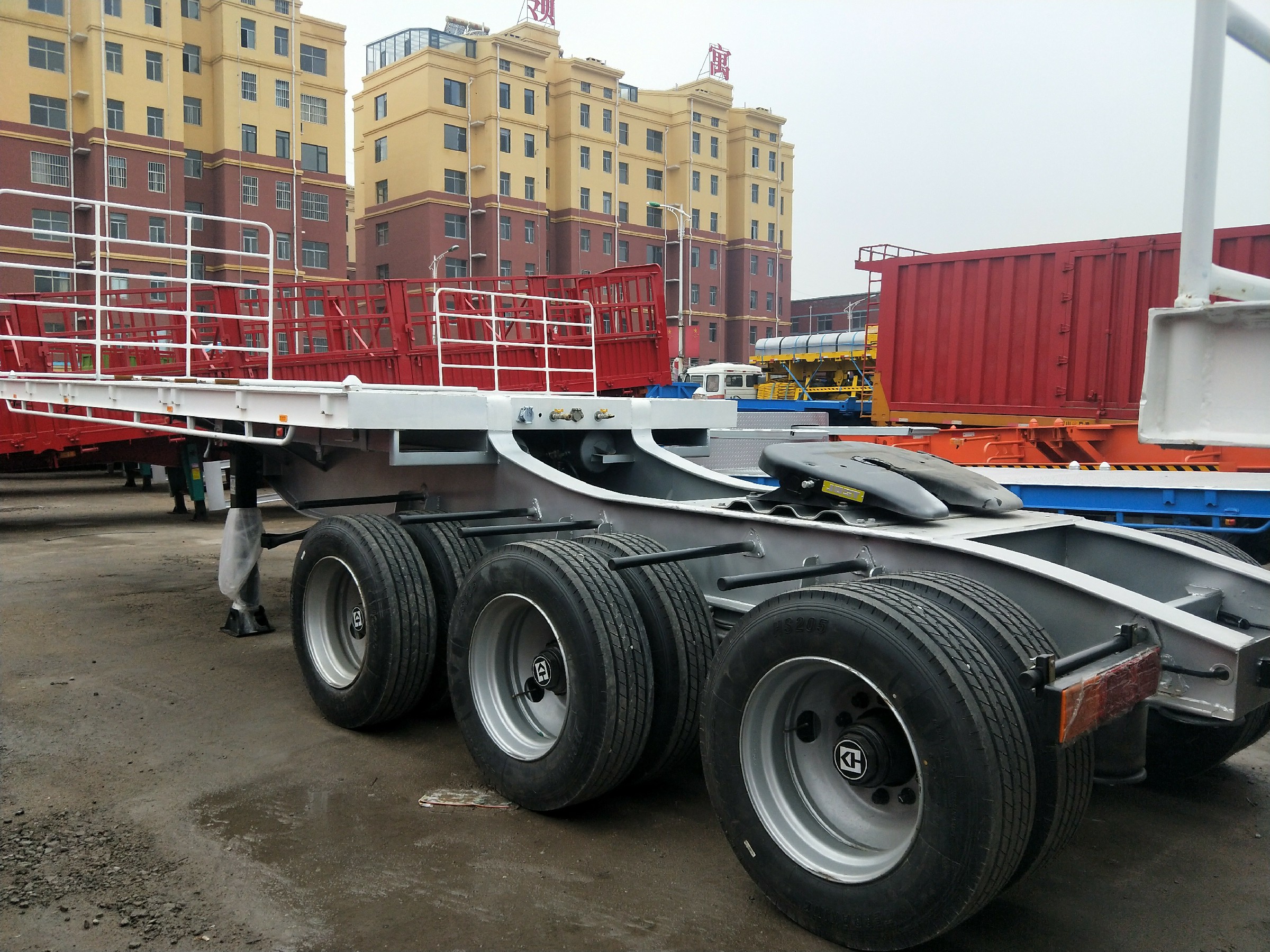 Standard 28T Landing Gear Inter Link Flatbed Semi Trailer with 80-120 Tons Rated Load