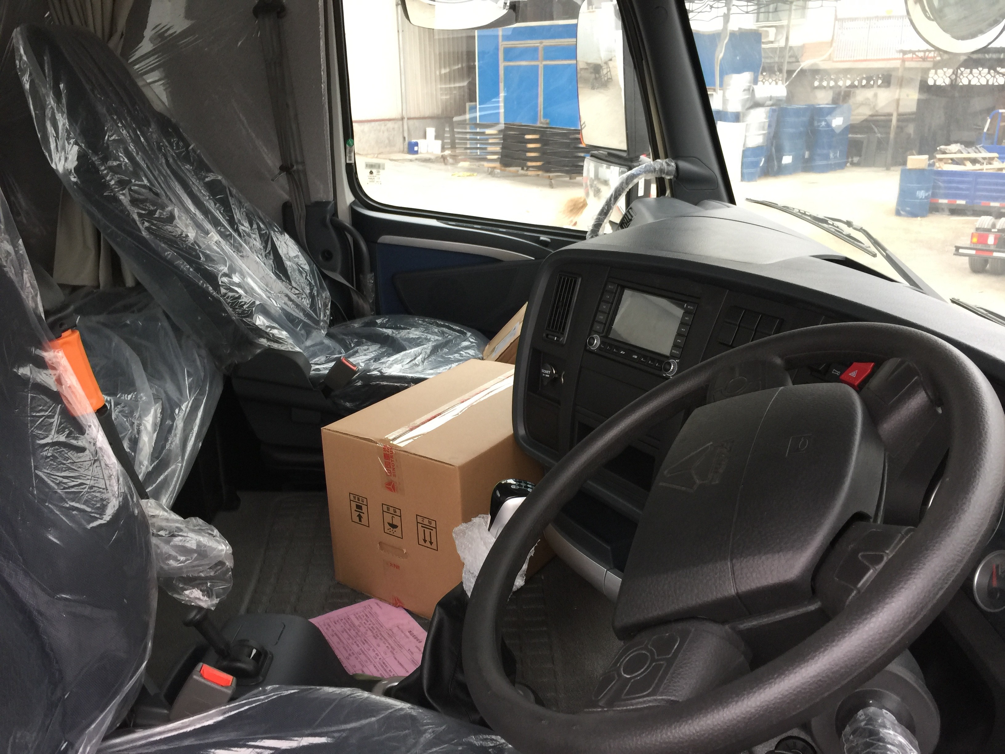HW70 cab heavy cargo truck in transportation 336HP with 6x4 driving wheel for cargo transportation