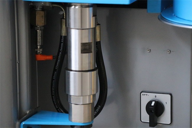 Compact PLC Screen Polyurea Coating Machine Electric Driven CNMC-E40