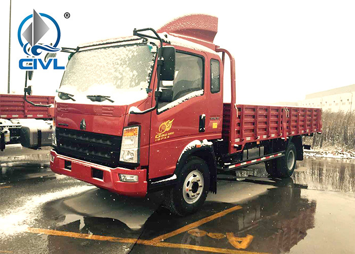 Sinotruk Howo 4X2 One Sleeper Light Duty Commercial Trucks / Mini Box Van Cargo Truck