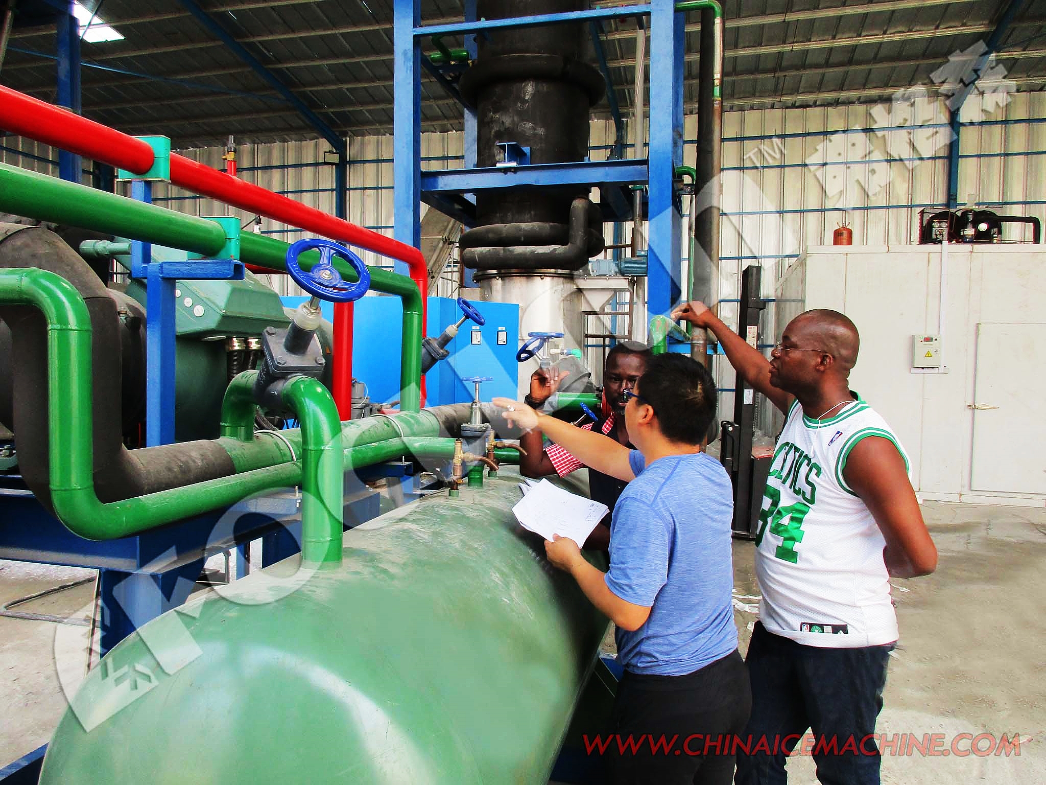 220V/440V/380V/460V Voltage 30tons Tube Ice Machine L6000mm X W2200mm X H7075mm Size