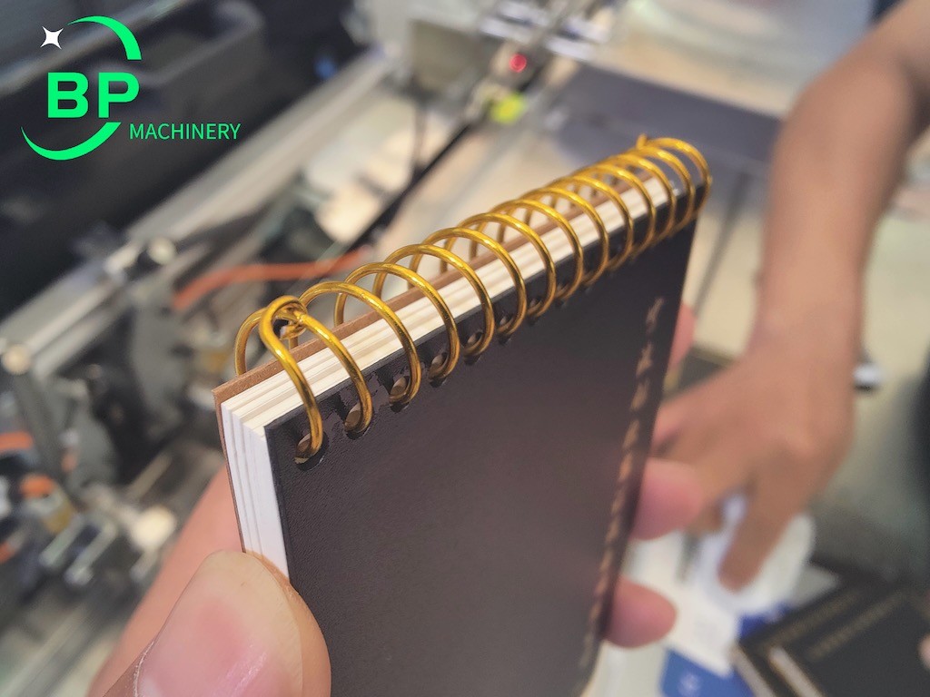 A7 spiral notebook coil lock by automatic metal spiral binding machine PBS420