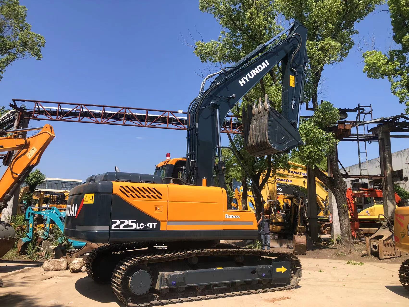 HYUNDAI 225LC-9T 22 ton medium excavator Made in Korea for sell Transport width 3.00 m