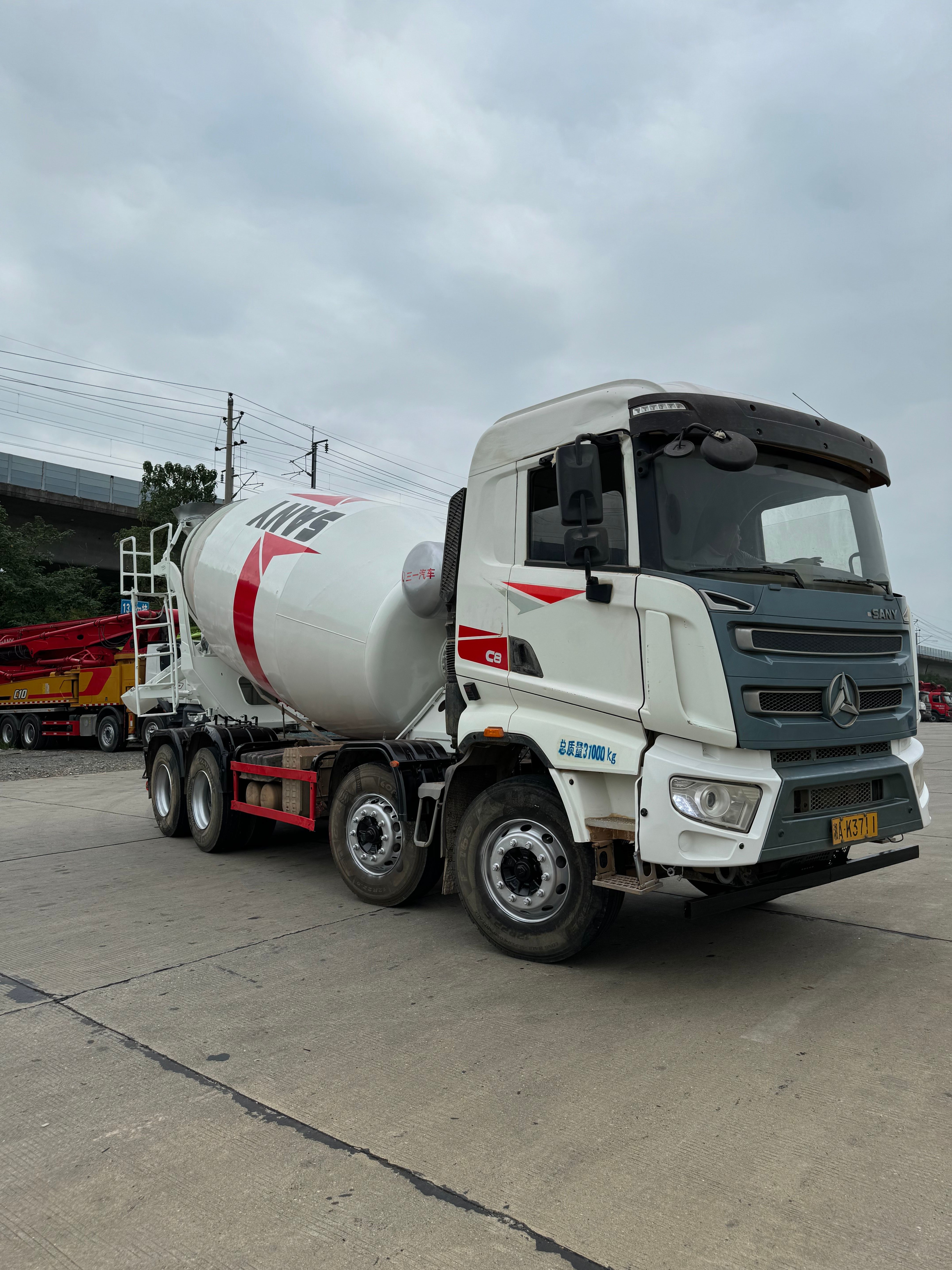 SANY 2021 Second-hand Concrete Mixer Truck 12Cbm 31000Kg White Color Standard Size Four Bridges