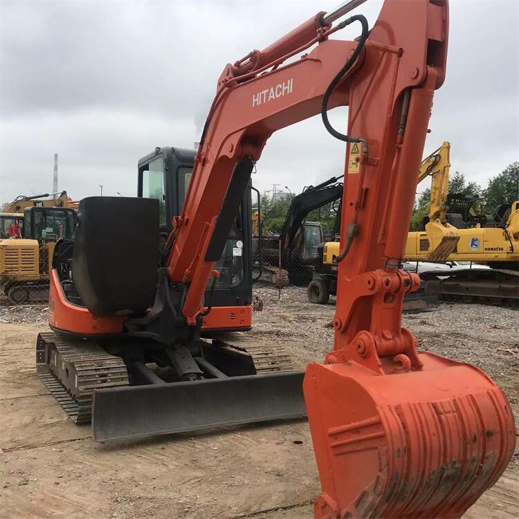 Japan Original ZX65 Mini Excavator 6T Hydraulic Crawler Machine with 3350 Working Hours