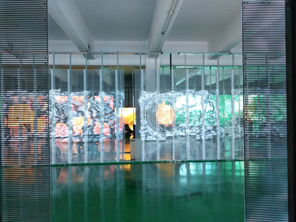 High Brightness Glass Wall Led Display , P7.82x7.82mm Clear Led Screen