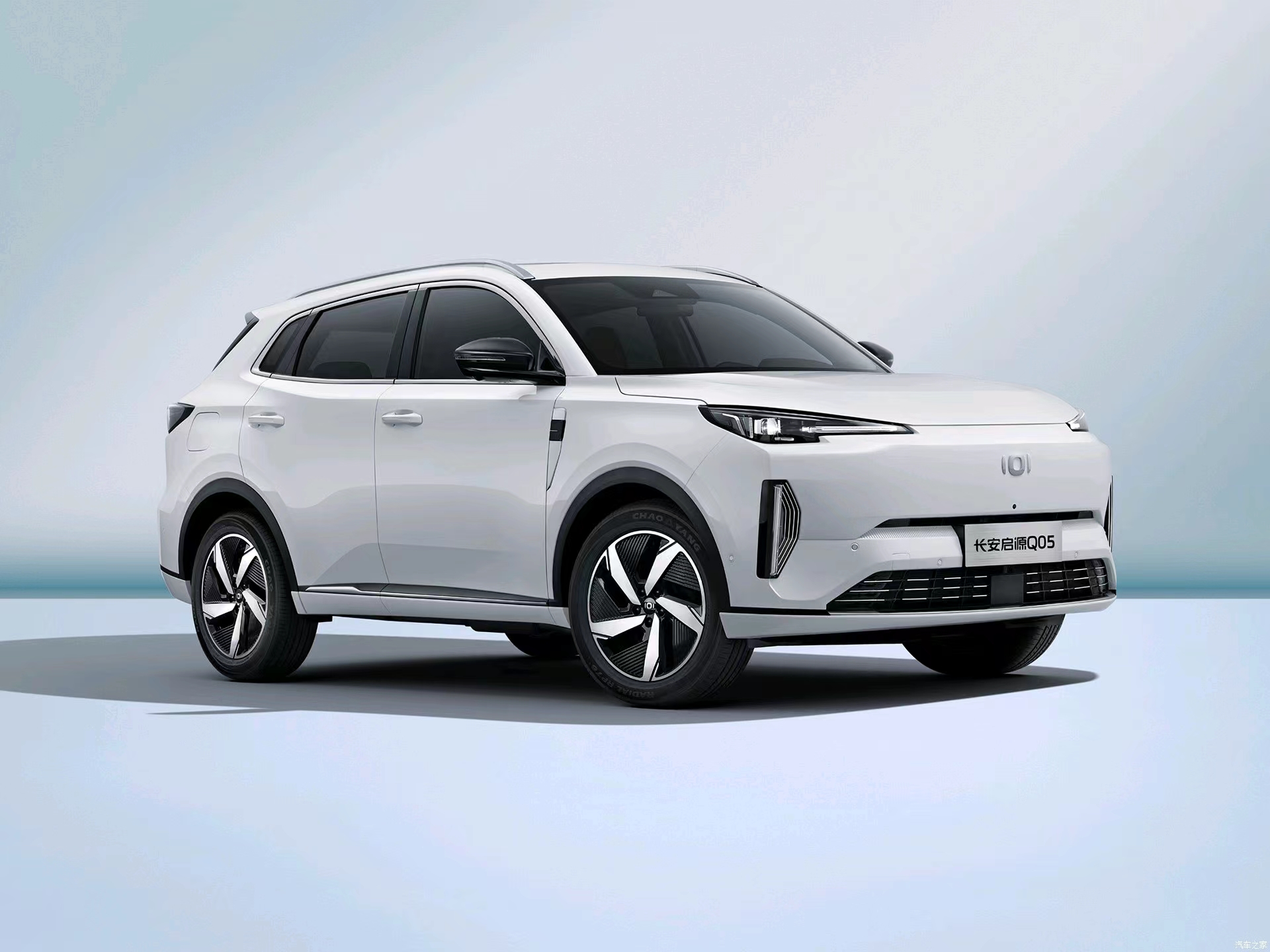 Plug-in Hybrid Electric Car Changan Qiyuan Q05 60 Pro 1.5L Fast Charging Compact Energy Vehicle Length * width * height