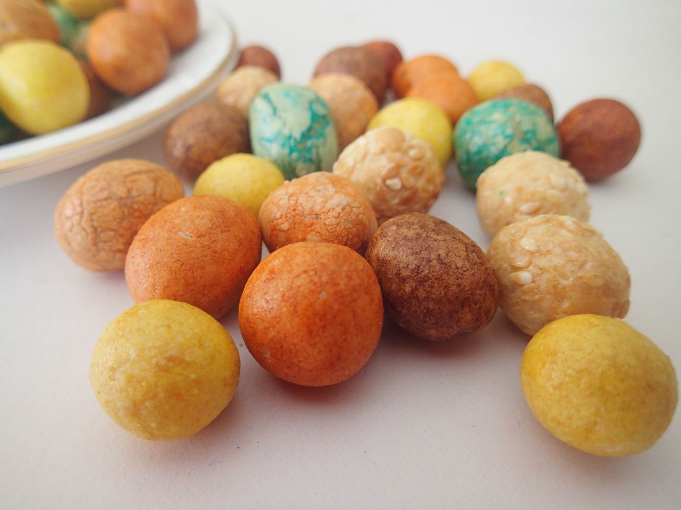 Various Color Japanese Peanut Crackers Crunchy Mixed Sugar Coated Peanuts