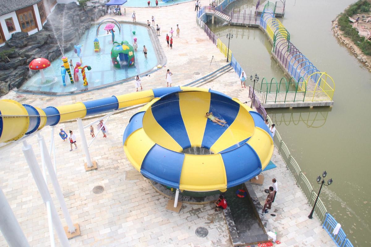 Guangzhou Vison Fiberglass Water Slides For Extreme Fun With Space Bowl HT-11