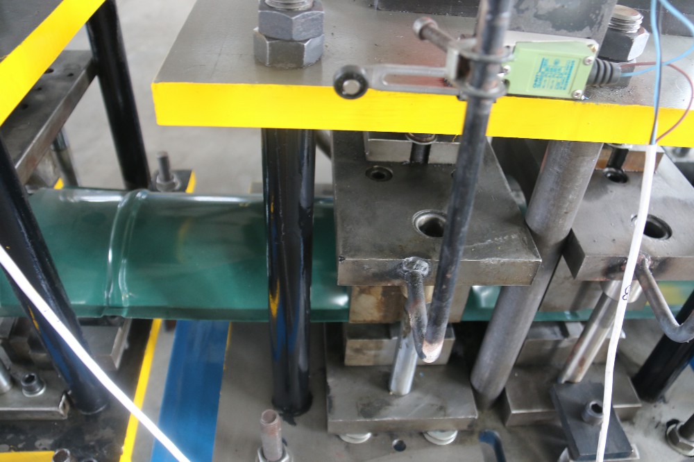 CE Ridge Cap Roll Forming Machine Cr12 Hydraulic Cutting
