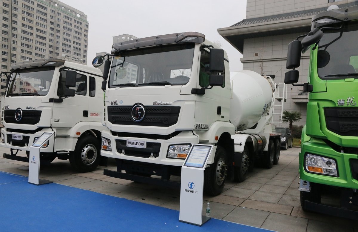 High Performance Shacman WEICHAI Cement Mixer Truck 251 - 350hp With Cummins Engine