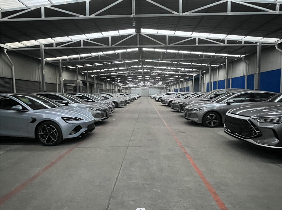 2023 Changan Automobile UNI-K Country VI Oil Truck with Multi-function Steering Wheel and Year 2023