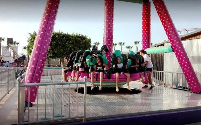 Easy To Install Pendulum Amusement Ride 8/12/16/18 Seats With FRP Material