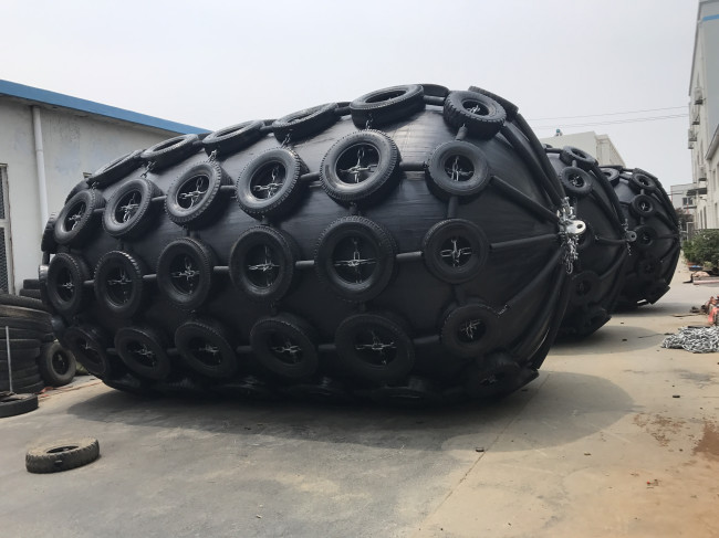 STQ Black Yokohama Rubber Fender 50kpa 80kpa Marine Ship To Ship