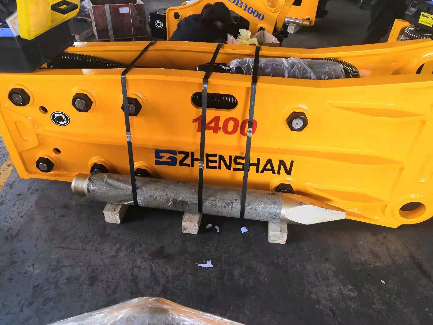 Construction Machinery Attachments Breaker Hammer SB40 4 To 6 Tons Breaker Hammer