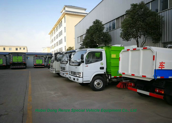 Outdoor DFAC Road Cleaning Vehicle , Street Washing Truck With 5000L Refuse 800L Water