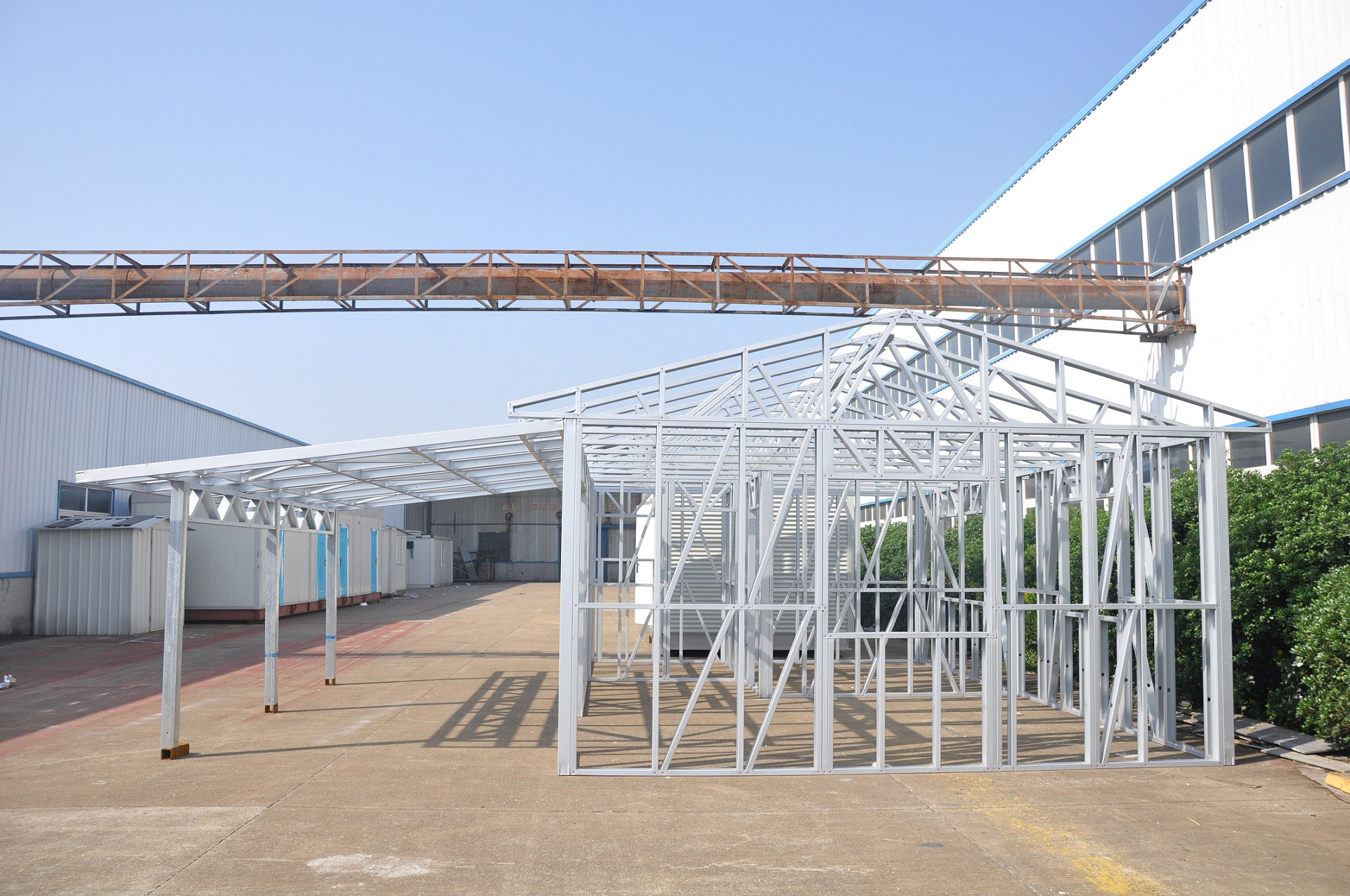Quick Installation Customized Light Steel Frame Prefab Storeroom/Factory/Metal Garage