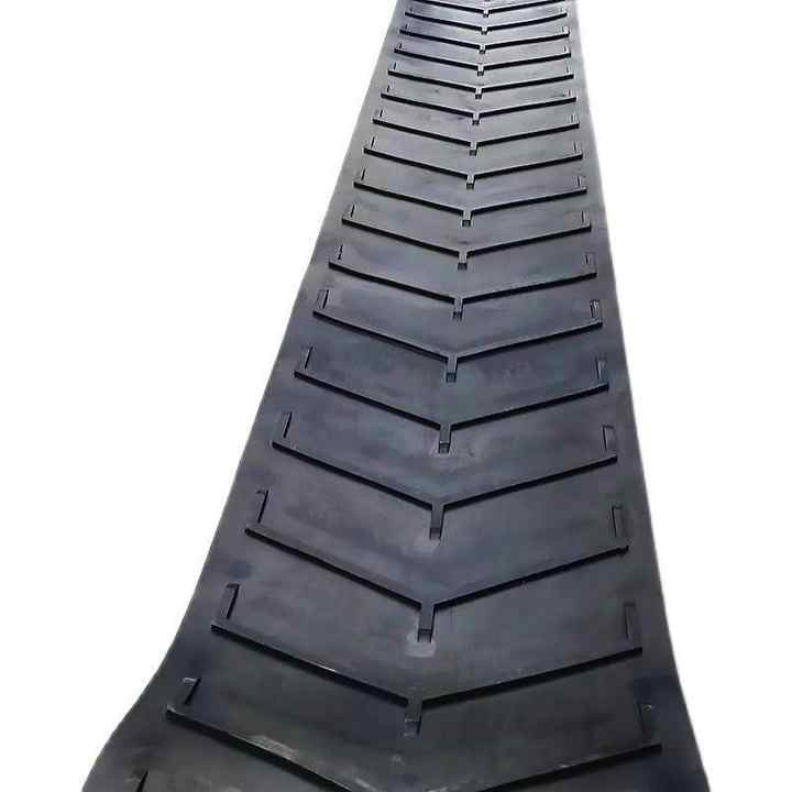 Herringbone Pattern Rubber Conveyor Belts for Smooth Material Conveying