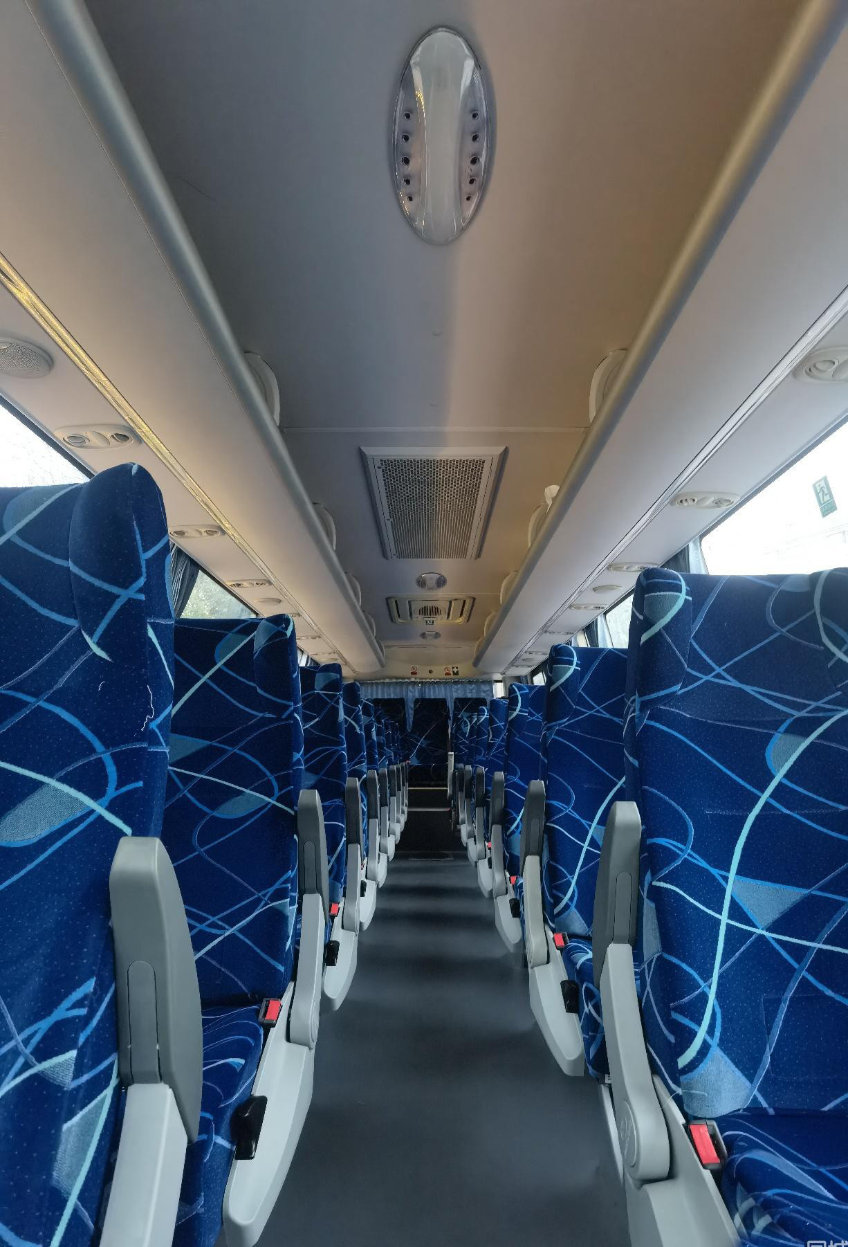 Luxury Coach Bus 40 Seats Kinglong Rhd Lhd Euro 3 Diesel Passenger Inner City Bus For Sale