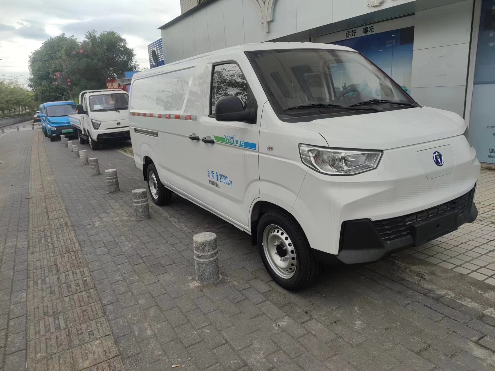 Feidi U6 Electric Mini Vans LED Lighting Leather White Lexus Lx570 Automatic Hybrid Car 7 Seats Manual Cars Left