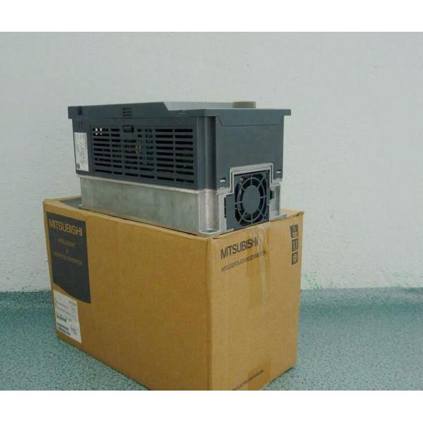 FR-F840-00052-2-60 New Mitsubishi F800 Inverter Drive 2.2 KW with EMC Filter, 3-Phase In, 380 → 500 V ac